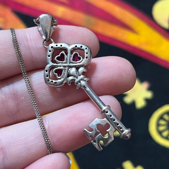 VTG Valentine’s Heart Ruby Skeleton Key Sterling Silver 925 Pendant and Chain - Picture 4 of 7